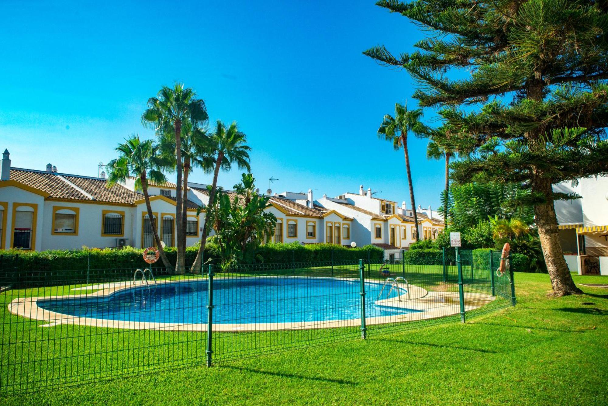 Atico Con Terraza - A 600 Metros De Playa La Carihuela - Piscina - Parking Gratis Torremolinos